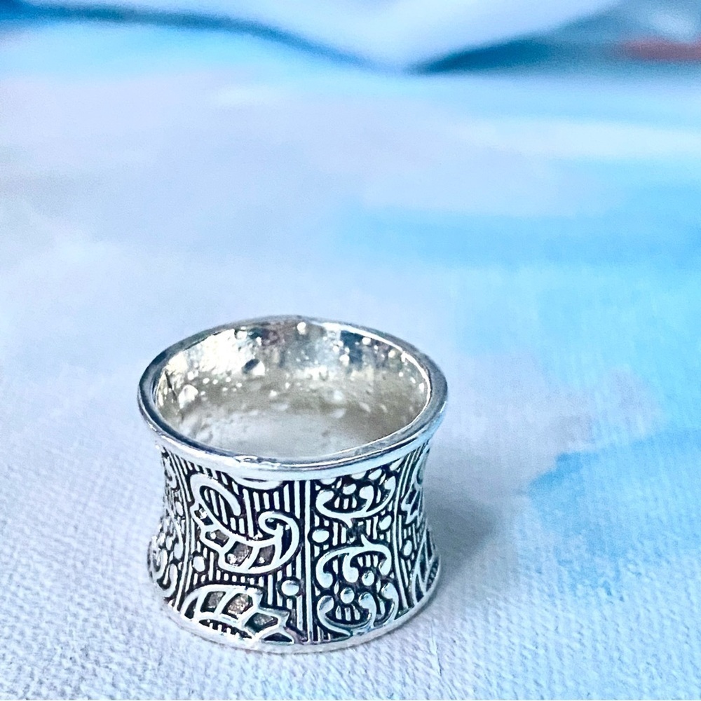 Vintage Chunky Ornate Silver Band Ring with Detailed Scrollwork Size 9.5
